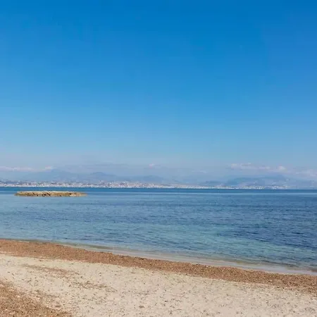 Bord De Mer,plage De Sable,parking Gratuit